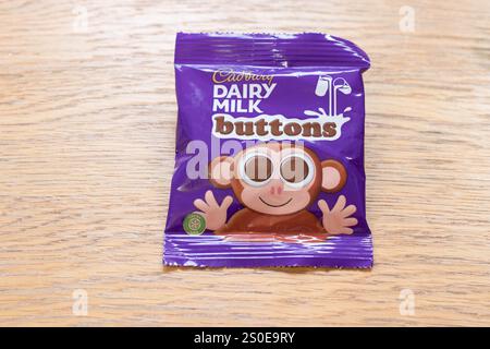 Bottoni di cioccolato al latte Cadbury Foto Stock