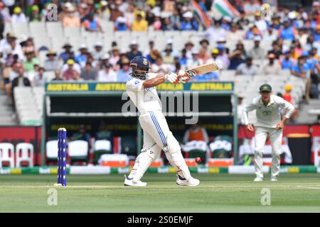 MELBOURNE, AUSTRALIA. 28 dicembre 2024. Rishabh Pant of India, Day 3 Fourth test, Australia vs India test Cricket al Melbourne Cricket Ground, Melbourne, Australia il 28 dicembre 2024. Crediti: Karl Phillipson/Alamy Live News Foto Stock