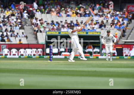 MELBOURNE, AUSTRALIA. 28 dicembre 2024. Rishabh Pant of India, Day 3 Fourth test, Australia vs India test Cricket al Melbourne Cricket Ground, Melbourne, Australia il 28 dicembre 2024. Crediti: Karl Phillipson/Alamy Live News Foto Stock