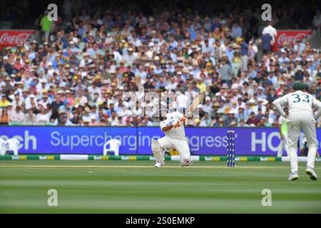 MELBOURNE, AUSTRALIA. 28 dicembre 2024. Rishabh Pant of India, Day 3 Fourth test, Australia vs India test Cricket al Melbourne Cricket Ground, Melbourne, Australia il 28 dicembre 2024. Crediti: Karl Phillipson/Alamy Live News Foto Stock