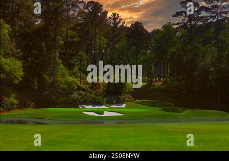 Augusta National Golf Club - Georgia, USA Here, l'iconica buca all'Amen Corner - il 12° par 3 - giocata su RaeÕs Creek Foto Stock