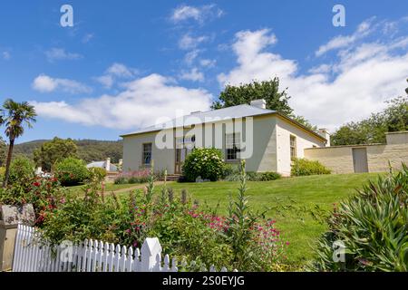 La storica prigione penale di Port Arthur e la casa conosciuta come la Accountants House, costruita per il commissarat di gestione dell'ufficio, Tasmania, Australia Foto Stock