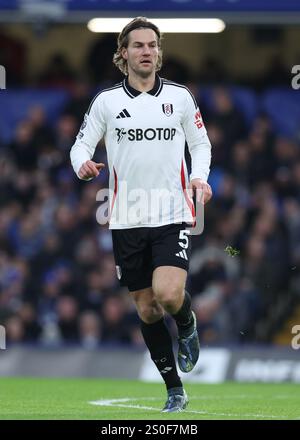 Londra, Regno Unito. 26 dicembre 2024. Joachim Andersen del Fulham durante la partita di Premier League allo Stamford Bridge di Londra. Il credito per immagini dovrebbe essere: Paul Terry/Sportimage Credit: Sportimage Ltd/Alamy Live News Foto Stock