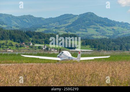 Wangen-Lachen, Svizzera, 26 maggio 2024 HB-SCL Diamond DV20 Katana PROPELLER plane a small airfield Foto Stock
