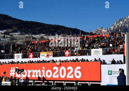 Bormio, Italia. 28 dicembre 2024. tribuna audi fis ski woeld cuo Bormio durante AUDI FIS Ski World Cup - Downhill - uomini, gara di sci alpino a Bormio, Italia, dicembre 28 2024 credito: Agenzia fotografica indipendente/Alamy Live News Foto Stock