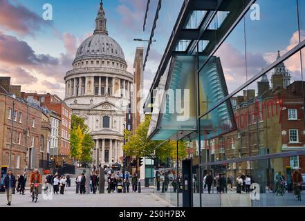 Il quartier generale internazionale dell'Esercito della salvezza, St Paul's Cathedral, Londra, Inghilterra, Regno Unito Foto Stock