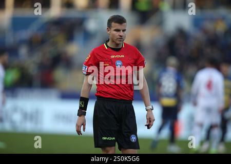 Parma, Italia. 28 dicembre 2024. Arbitro Federico la penna durante la partita di serie A Enilive tra Parma e Monza allo Stadio Ennio Tardini di Parma, sabato 28 dicembre 2024. Sport - calcio. (Foto di Gianni Santandrea/LaPresse) credito: LaPresse/Alamy Live News Foto Stock