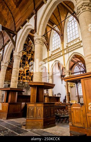 La chiesa Oude Kerk (e istituto d'arte) è il più antico edificio di Amsterdam, olanda, Paesi Bassi. Foto Stock
