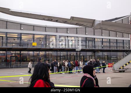 Memmingen, Germania, 13 novembre 2024: Terminal dell'aeroporto di Memmingen (FMM) in Germania Foto Stock