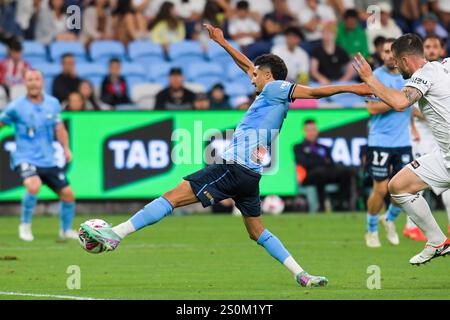 Paddington, Australia. 28 dicembre 2024. Anas Ouahim del Sydney FC visto in azione durante la gara di Isuzu UTE A-League 2024-25 tra Sydney FC e Melbourne Victory FC tenutasi all'Allianz Stadium. Punteggio finale Sydney FC 3:0 Melbourne Victory. Credito: SOPA Images Limited/Alamy Live News Foto Stock