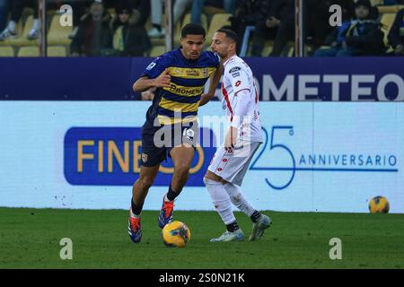 Parma, Italia. 28 dicembre 2024. Simon Sohm (Parma calcio) in azione durante Parma calcio vs AC Monza, partita di serie A A Parma, Italia, dicembre 28 2024 Credit: Independent Photo Agency/Alamy Live News Foto Stock