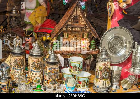 Souvenir al Viktualienmarkt un mercato centrale di cibo o agricoltori, Monaco, Baviera, Germania. Foto Stock