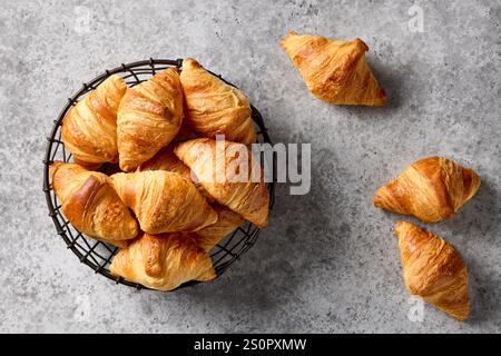 Croissant appena sfornati, vista dall'alto Foto Stock