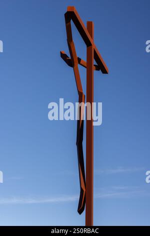 Cruz alta (alta Croce), scultura crocifisso di Robert Schad, Fatima, Portogallo Foto Stock