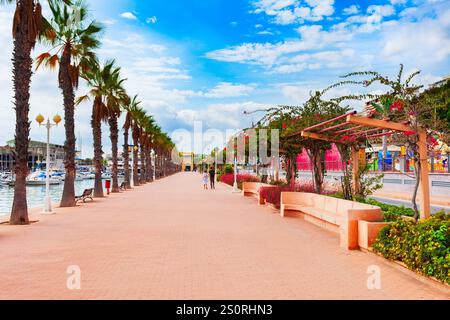 Passeggiata al porto di Alicante. Alicante è una città della regione di Valencia, in Spagna. Foto Stock