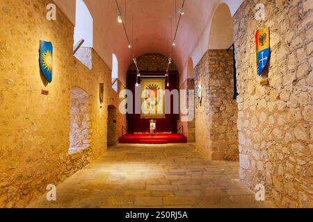 Alicante, Spagna - 18 ottobre 2021: Interno del museo del Castello di Santa Barbara. Santa Barbara è un forte sorge sul Monte Benacantil nel centro di Alicante Foto Stock