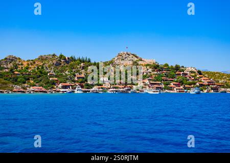 Il castello di Simena è un'antica fortezza liciano nel villaggio di Kalekoy nel distretto di Demre nella provincia di Antalya in Turchia Foto Stock