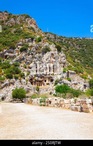 Antiche rovine della città di Myra con tombe scavate nella roccia. Myra si trova nella città di Demre, nella provincia di Antalya in Turchia. Foto Stock