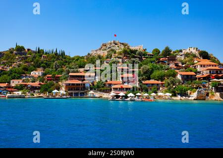 Il castello di Simena è un'antica fortezza liciano nel villaggio di Kalekoy nel distretto di Demre nella provincia di Antalya in Turchia Foto Stock