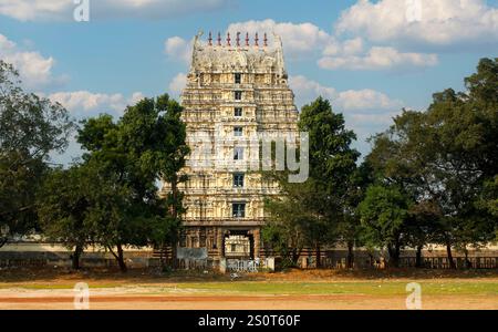 Il tempio di Jalakanteshwara a Vellore, in India, è dedicato al Signore Shiva. E' rinomato per la sua architettura unica e il suo significato storico. Foto Stock