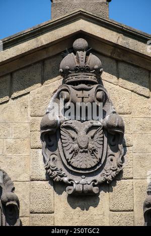 Stemma asburgico (aquila a doppia testa) sulla porta Leopoldo, Vysehrad, Praga, Cechia, Repubblica Ceca. Foto Stock