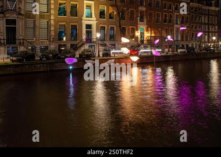 30.11.2024 Amsterdam, Paesi Bassi, tradizionale Festival delle luci sui canali di Amsterdam, attrazioni turistiche e possibilità per gli artisti di presentare il proprio Foto Stock