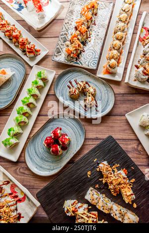 Nei ristoranti di sushi di alta gamma, si puo' sperimentare uno stile di ristorazione chiamato omakase Foto Stock