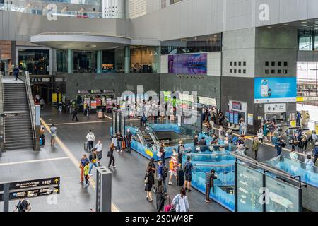 Kyoto, Giappone - 05.07.2024: Vista dall'interno della stazione ferroviaria di Kyoto. Foto Stock