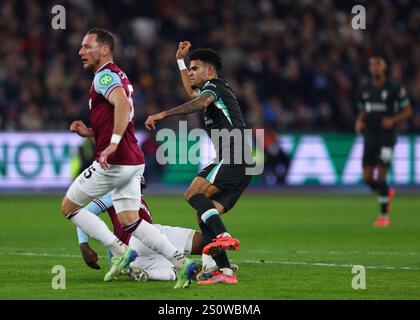 London Stadium, Londra, Regno Unito. 29 dicembre 2024. Premier League Football, West Ham United contro Liverpool; Luis Diaz del Liverpool tira e segna il suo gol al 30° minuto per renderlo 1-0 credito: Action Plus Sports/Alamy Live News Foto Stock