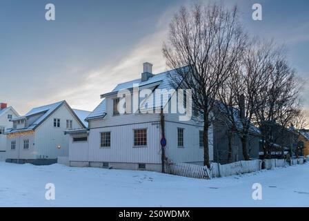 BODO,NORVEGIA-FEBBRAIO,5,2024:tranquilla vista del quartiere in inverno.Bodo,Norvegia,febbraio,2024. Foto Stock