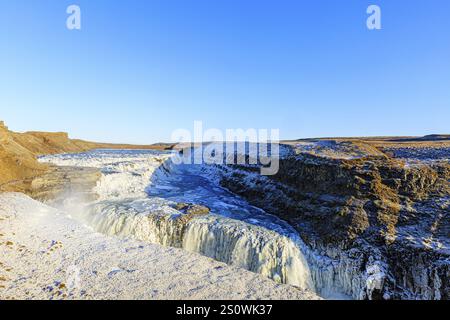 Cascata Gullfoss con ghiaccio, fiume Hvita, Haukadalur, Golden Circle, Islanda meridionale, Islanda, Europa Foto Stock