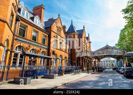 Esterno della stazione ferroviaria vittoriana di Marylebone di Henry William Braddock, Londra, Inghilterra Foto Stock