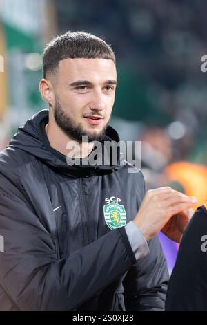 29 dicembre 2024. Lisbona, Portogallo. Difensore dello Sporting dal Belgio Zeno Debast (6) in azione durante la partita del Matchday 16 di Liga Portugal Betclic, Sporting CP vs SL Benfica crediti: Alexandre de Sousa/Alamy Live News Foto Stock