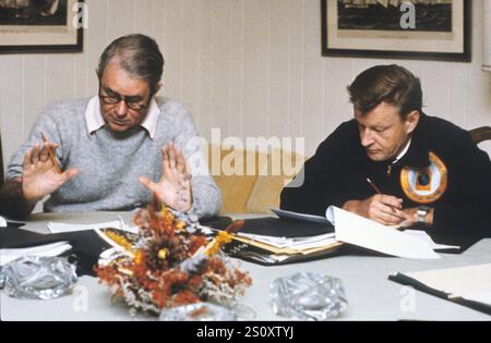 Il Segretario di Stato degli Stati Uniti Cyrus Vance, a sinistra, e il consigliere per la sicurezza nazionale Zbigniew Brezezinski, a destra, partecipano ad una riunione mattutina della delegazione americana a Camp David, vicino Thurmont, Maryland, prima della loro riunione di giovedì 14 settembre 1978.credito: White House via CNP Foto Stock