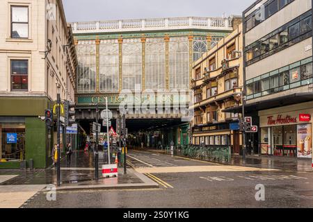 Glasgow, Scozia, Regno Unito - 19 settembre 2023: Vista della stazione centrale da Argyle Street Foto Stock