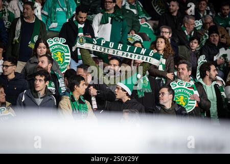 Lisbona, Portogallo. 29 dicembre 2024. Tifosi del CP sportivo visti durante la partita Betclic della Liga Portugal tra Sporting CP e SL Benfica all'Estadio Jose Alvalade. (Punteggio finale: Sporting CP 1 - 0 SL Benfica) (foto di David Martins/SOPA Images/Sipa USA) credito: SIPA USA/Alamy Live News Foto Stock