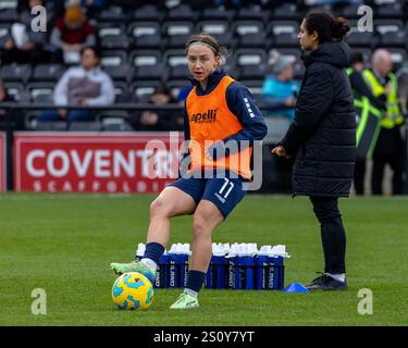 London City Lionesses contro il West Ham Utd Women nella Subway League Cup, 2024 novembre a Hayes Lane, casa del Bromley FC, Londra. REGNO UNITO. Foto Stock