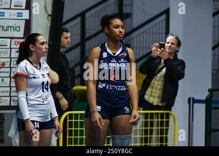 Milano, Italia. 29 dicembre 2024. Coppa Italia Frecciarossa di serie A1 partita tra vero Volley Milano e reale mutua Fenera Chieri '76 all'Opiquad Arena di Monza (MB) credito: Independent Photo Agency/Alamy Live News Foto Stock