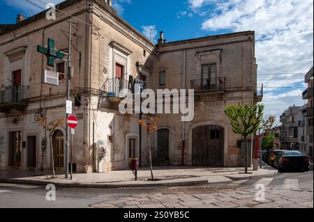 Vista panoramica, Altamura, ospita le strade e i vicoli di una piccola cittadina nel sud dell'Italia. Tipica cittadina nell'area mediterranea di ​​Europe. Foto Stock