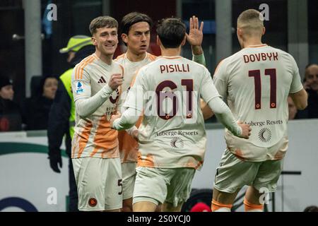 Milano dicembre 29 2024, paulo dybala come roma festeggia dopo il gaoal 1-1 durante la partita di serie A AC Milan vs AS Roma - Milano dicembre 29 2024 Credit: Kines Milano/Alamy Live News Foto Stock