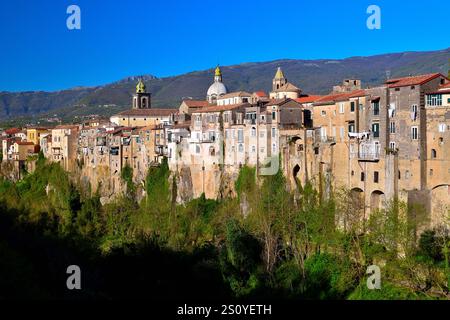 Sant'Agata de' Goti e l'Acquedotto Vanvitello Foto Stock