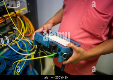 In fibra ottica con i server in una tecnologia di centro dati Foto Stock