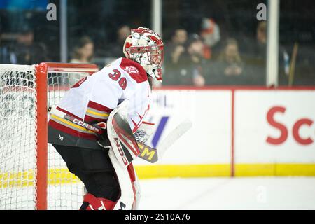 Newark, Stati Uniti. 29 dicembre 2024. Ottawa, portiere Emerance Maschmeyer (38) durante la partita della PWHL di domenica. I New York Sirens ospitarono l'Ottawa Charge al Prudential Center di Newark, New Jersey. (Foto di Jess Stiles/Sipa USA) credito: SIPA USA/Alamy Live News Foto Stock