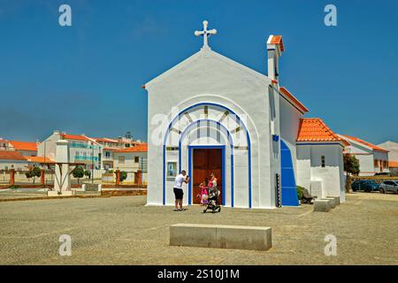 Capela de Nossa Senhora do Mar o Cappella di nostra Signora del mare a Zambujeira do Mar sulla costa occidentale del Portogallo. Foto Stock
