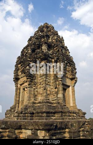 Bakong è il primo tempio costruito dall'impero Khmer ad Angkor, vicino a Siem Reap, in Cambogia. Foto Stock