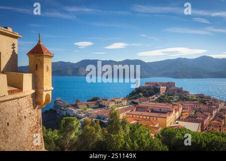 Isola d'Elba, Portoferraio vista aerea da forte Stella. Faro e forte. Regione Toscana, Italia, Europa. Foto Stock