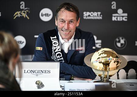 Mechelen, Belgio. 30 dicembre 2023. Il pilota tedesco Hans-Dieter Dreher con Vestmalle Des Cotis vince la competizione FEI World Cup Jumping all'evento equestre "Vlaanderens Kerstjumping - Memorial Eric Wauters" a Mechelen lunedì 30 dicembre 2024. BELGA PHOTO TOM GOYVAERTS credito: Belga News Agency/Alamy Live News Foto Stock