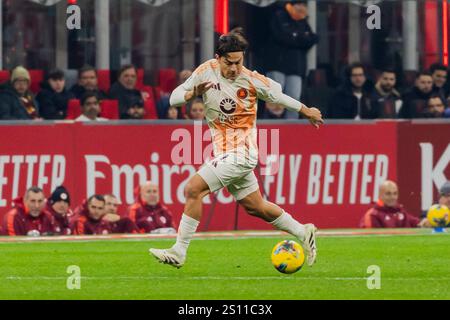 Milano, Italia. 29 dicembre 2024. Paulo Dybala in azione durante la partita di serie A tra l'AC Milan e L'AS Roma il 29 2024 dicembre allo stadio Giuseppe Meazza di Milano, Italia Credit: Mairo Cinquetti/Alamy Live News Foto Stock