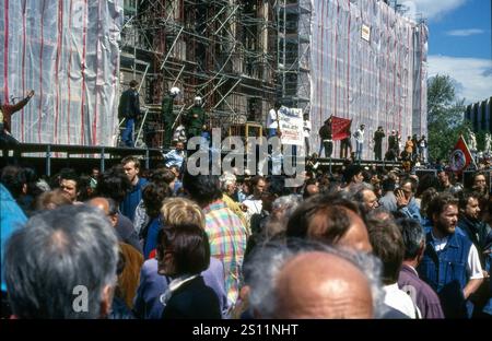 DATA RECORD NON DICHIARATA Nie wieder Faschismus, nie wieder Krieg Demonstration, 8,5.1995, Unter den Linden, Berlin-Mitte *** Never Again fascism, Never Again War Demonstration, 8 5 1995, Unter den Linden, Berlin Mitte Foto Stock