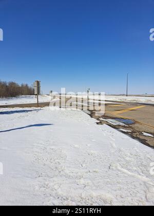 Prendi l'uscita per il centro informazioni turistiche di Manitoba sull'autostrada 1 a Kirkella, Manitoba, Canada Foto Stock